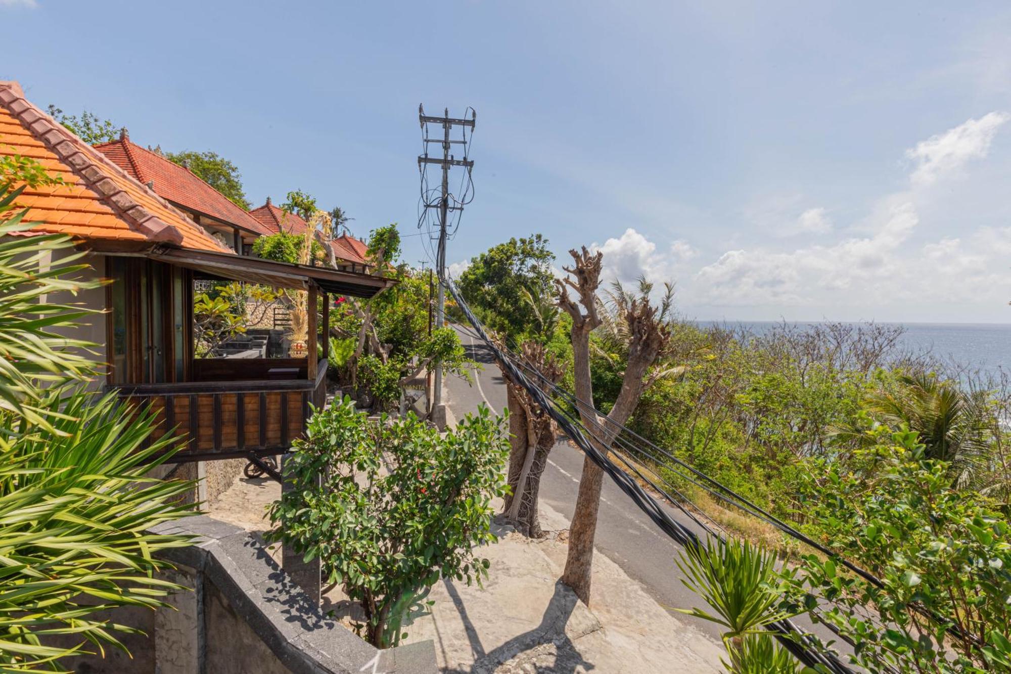 Manta Cottages With Sea View Batununggul Exteriör bild