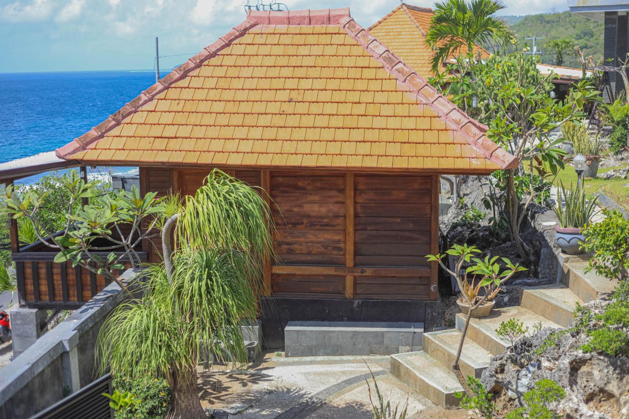 Manta Cottages With Sea View Batununggul Exteriör bild