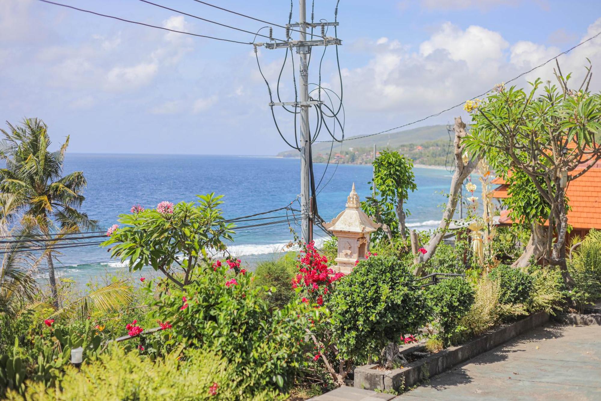Manta Cottages With Sea View Batununggul Exteriör bild
