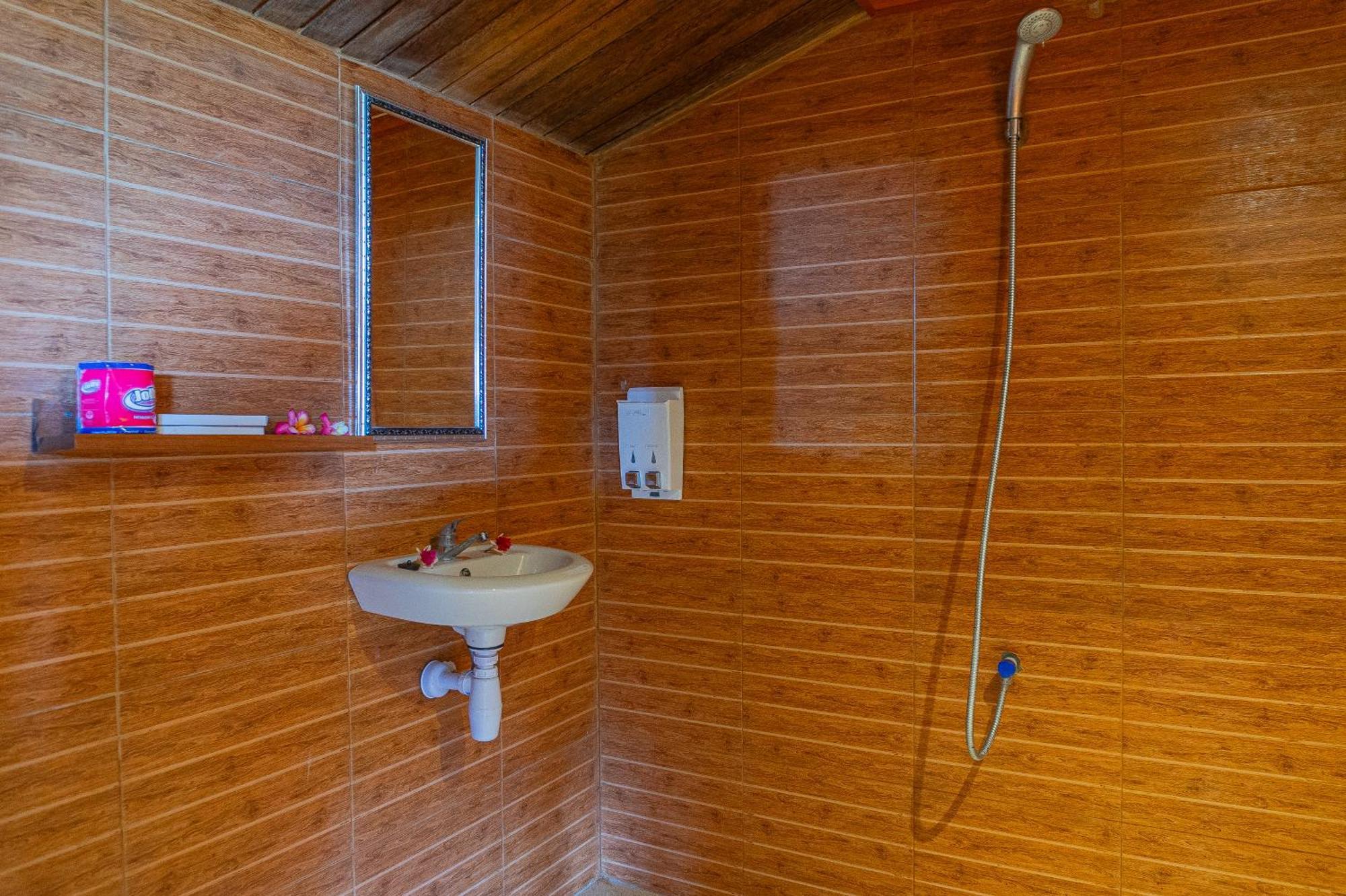Manta Cottages With Sea View Batununggul Exteriör bild
