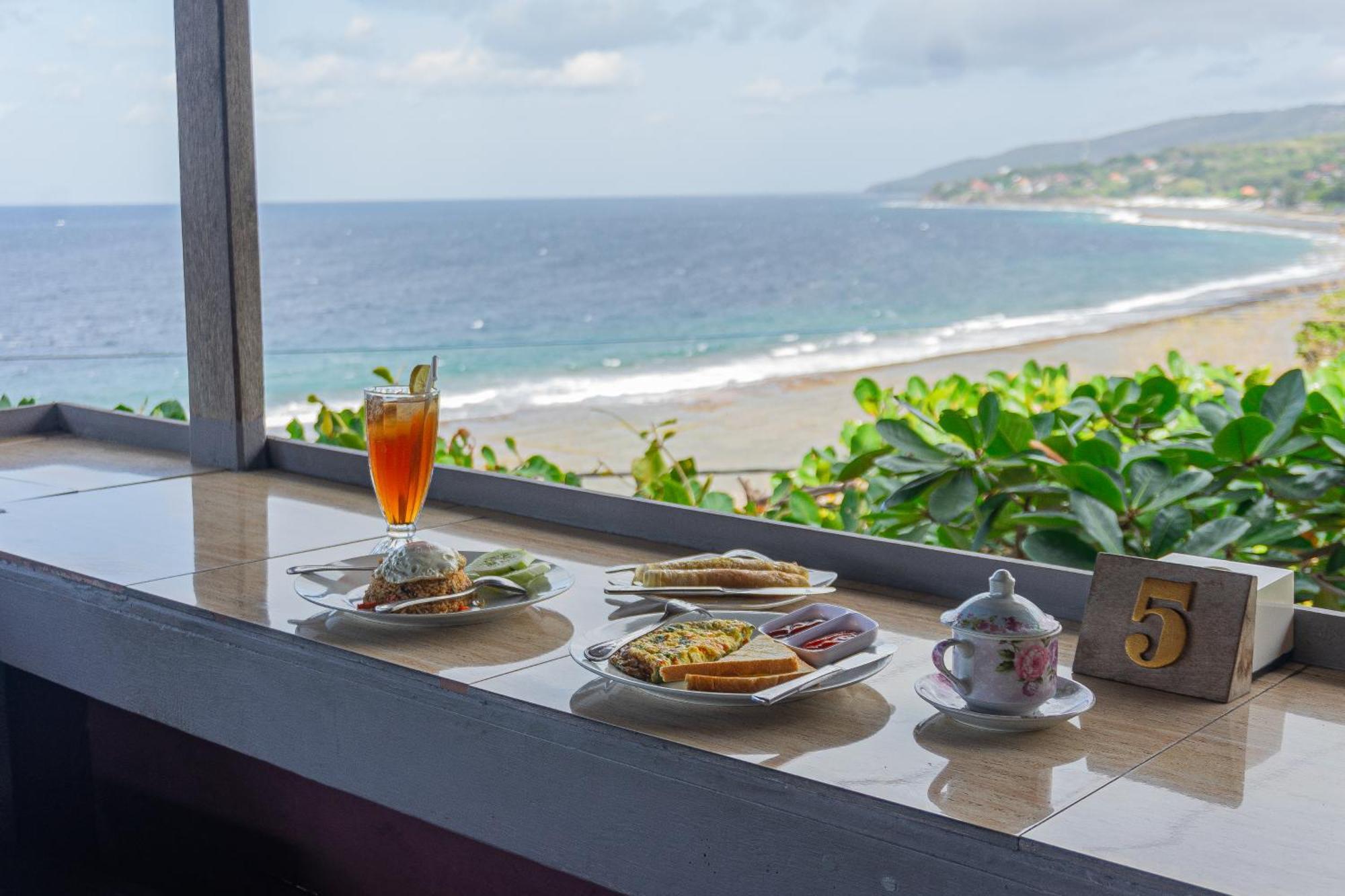 Manta Cottages With Sea View Batununggul Exteriör bild