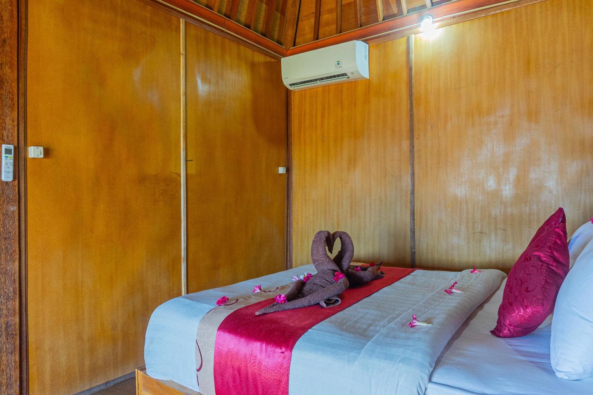 Manta Cottages With Sea View Batununggul Exteriör bild