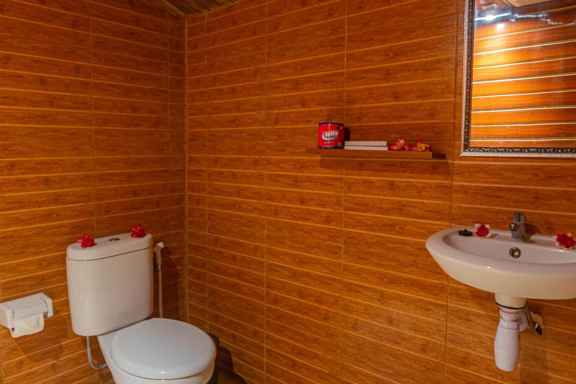 Manta Cottages With Sea View Batununggul Exteriör bild