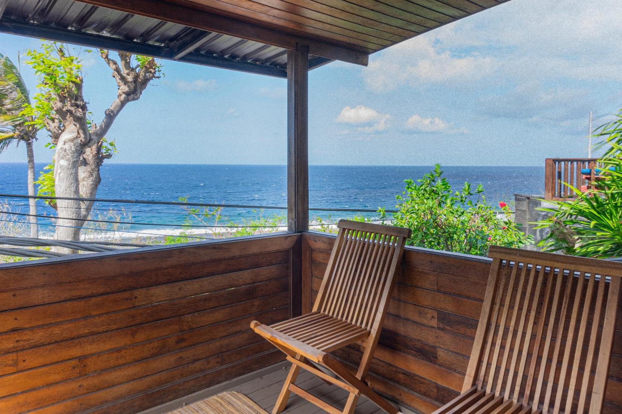 Manta Cottages With Sea View Batununggul Exteriör bild